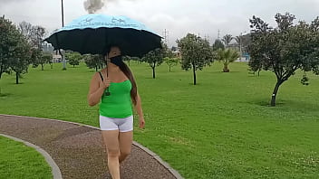 Esposa Puta Hindi Se Exhibe En El Parque y Muestra Su Vagina En Short Hindi Slut Wife Flashes In The Park And Shows Her Vagina In Shorts PARTE 1 FULL ON XRED